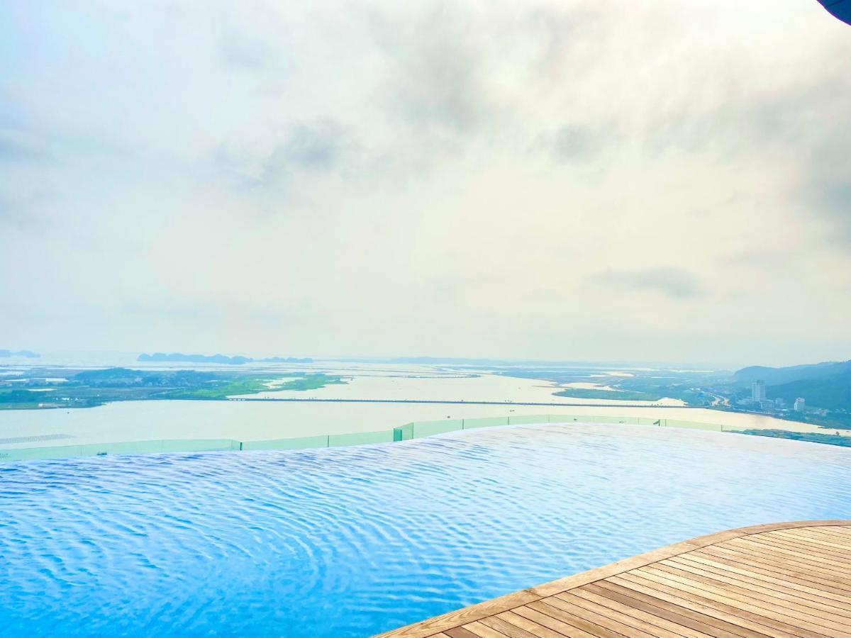 A La Carte Ha Long Apartment By The Beach Exterior foto